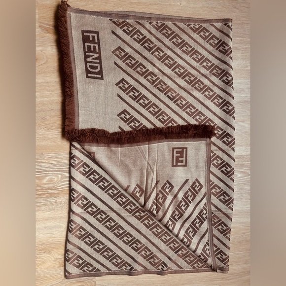 Fd Patterned Silk Cashmere Double Sided Shawl black& white - Picture 2 of 3